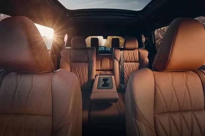 Khối động cơ này sản sinh công suất tối đa 174 mã lực và mô-men xoắn cực đại 279 Nm, đi kèm hộp số tự động vô cấp CVT và hệ dẫn động 4 bánh toàn thời gian S-AWC. Mức tiêu hao nhiên liệu hỗn hợp theo công bố vào khoảng 8,7 lít/100 km.