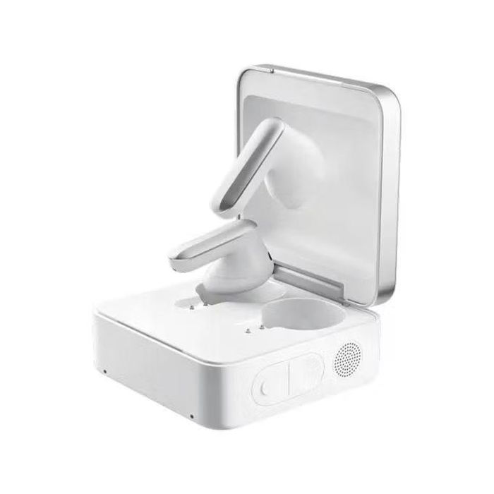 Plaud One có thiết kế tối giản, mọi thứ được tích hợp trong hộp sạc.