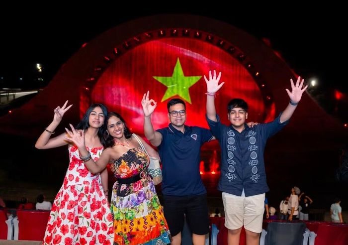 Hệ sinh thái tại Nam đảo - từ cáp treo Hòn Thơm, Thị trấn Hoàng Hôn, Cầu Hôn đến biểu diễn, pháo hoa và kinh tế đêm - đã góp phần nâng giá trị trải nghiệm.