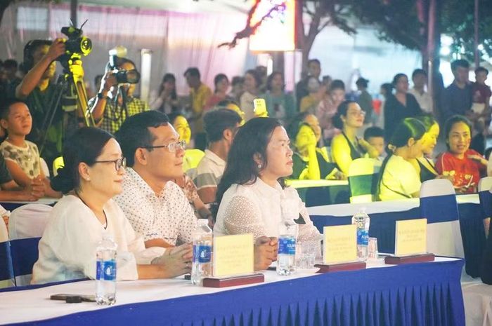 Các đại biểu tham dự chương trình.