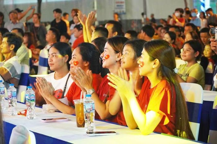Các tiết mục sôi động nhận được nhiều tràng vỗ tay từ khán giả.