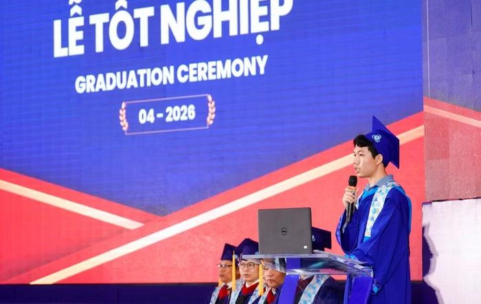 Nguyễn Hồ Phước Hiền đại diện các tân cử nhân phát biểu tại lễ tốt nghiệp tháng 4/2026 của Trường Đại học Bách khoa - Đại học Quốc gia TPHCM. Ảnh: Lê Nam