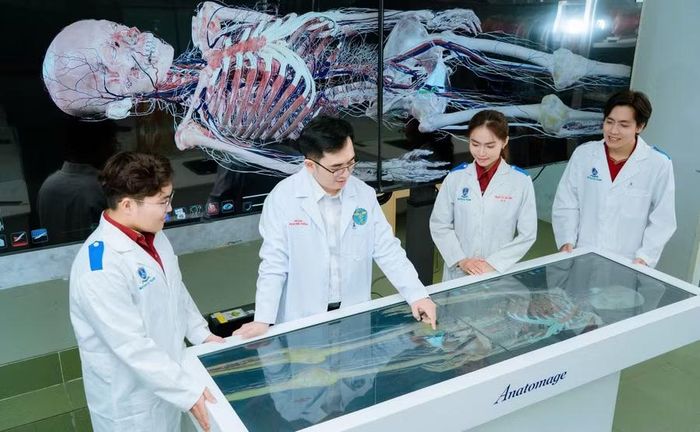 Sinh viên ngành Y khoa, Trường Đại học Nguyễn Tất Thành. Ảnh: NTCC