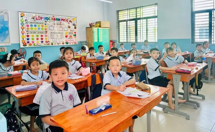 Lớp học sạch sẽ, khang trang. Ảnh. MA.