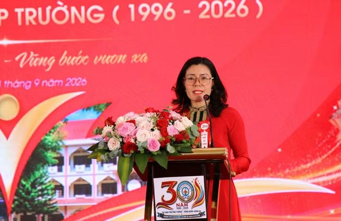 TS Lê Thị Thảo, Hiệu trưởng nhà trường ôn lại chặng đường 30 năm hình thành và phát triển. (Ảnh: TT)