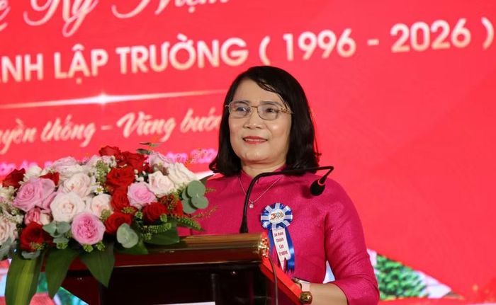 Phó Giám đốc Sở GD&ĐT Võ Thị Minh Duyên phát biểu tại buổi lễ. (Ảnh: TT)