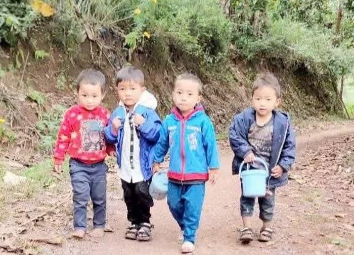 Hành trình lên lớp của học sinh vùng cao Điện Biên (Ảnh tư liệu).