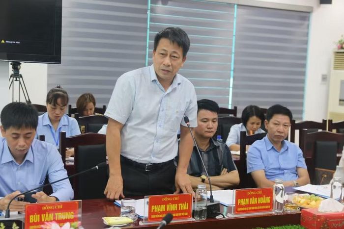 Ông Phạm Vĩnh Thái, Tổng Biên tập Nhà xuất bản Giáo dục Việt Nam trao đổi về vấn đề sách giáo khoa.