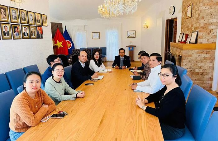 Các đại biểu tham dự trực tuyến tại điểm cầu Đại sứ quán Việt Nam tại Australia. (Nguồn: BNG)