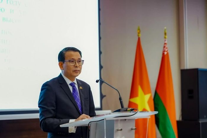 Đại sứ Việt Nam tại Belarus Nguyễn Văn Trung phát biểu.