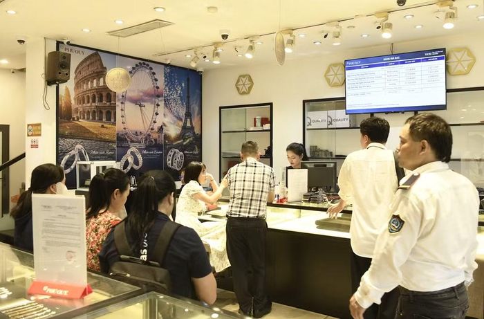 Vàng vẫn là kênh đầu tư chính của người dân. Ảnh: N.T