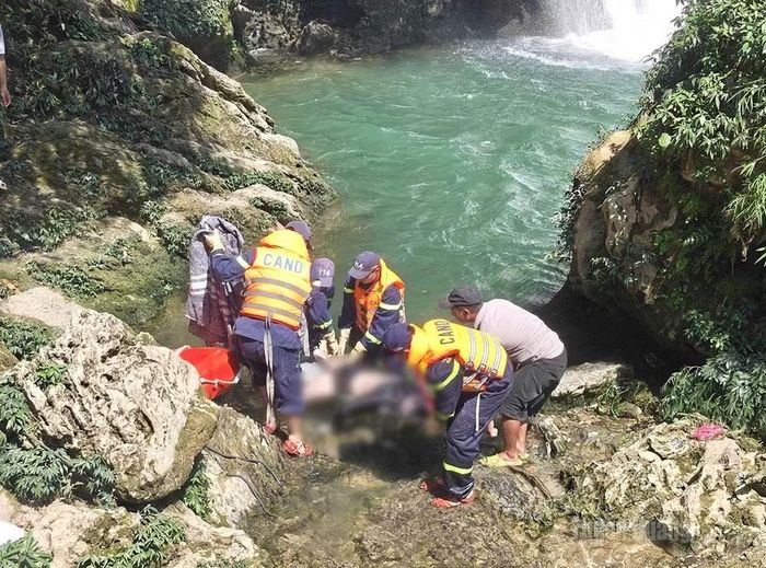 Đội Chữa cháy và Cứu nạn, cứu hộ khu vực Hà Giang tìm thấy thi thể anh Q.T.Đ. Ảnh: Báo Tuyên Quang.