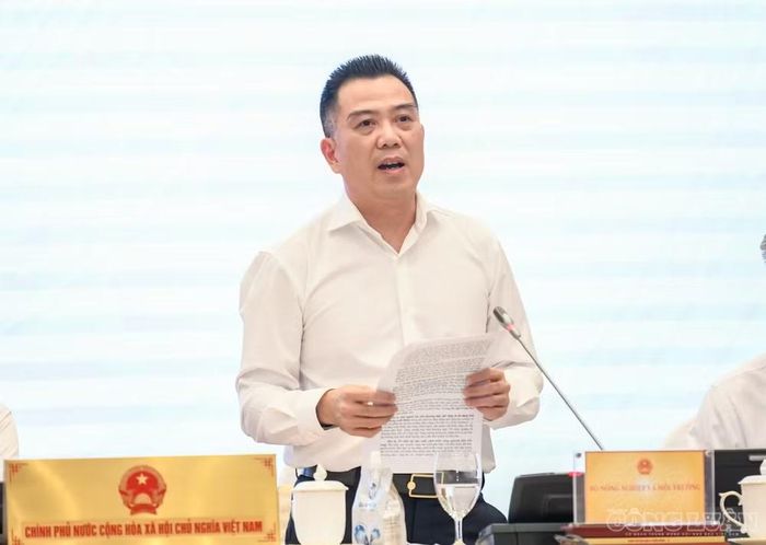 Thứ trưởng Bộ Nông nghiệp và Môi trường Đặng Ngọc Điệp trả lời báo chí.
