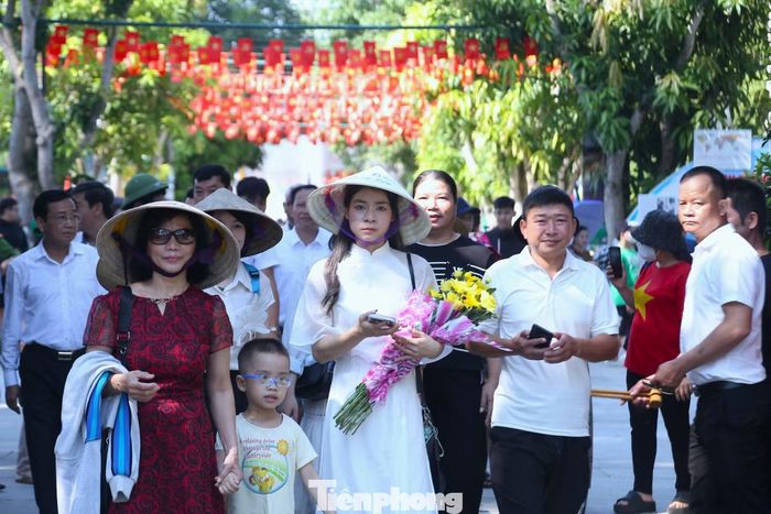 Hàng nghìn du khách về quê Bác ngày Quốc khánh 2/9.