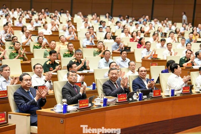  Tổng Bí thư, Chủ tịch nước Tô Lâm và các lãnh đạo, nguyên lãnh đạo Đảng, Nhà nước dự hội nghị. Ảnh: Như Ý. 
