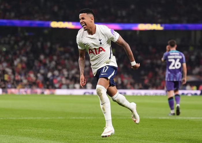  Savio là "hàng thải" của Man City vẫn được Tottenham mua về với giá 85 triệu bảng. 
