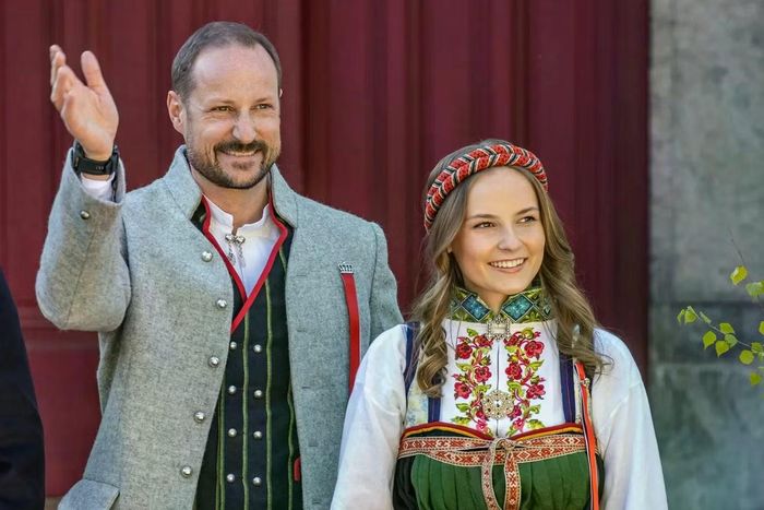 Ingrid Alexandra được giáo dục thành người kế vị từ nhỏ. Ảnh: Getty Images.
