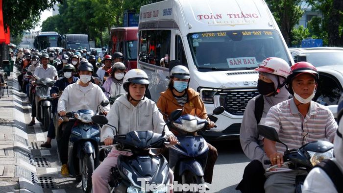 Dù lượng xe tăng cao sau kỳ nghỉ lễ, các phương tiện trên đường Võ Thị Sáu vẫn lưu thông ổn định, chưa xảy ra ùn tắc kéo dài.