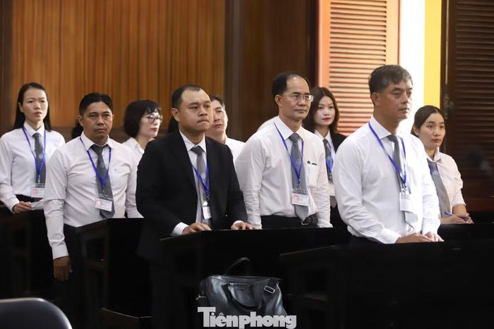 Các luật sư có mặt từ sớm, chuẩn bị tham gia phiên tòa tuyên án 227 bị cáo vụ VN10.