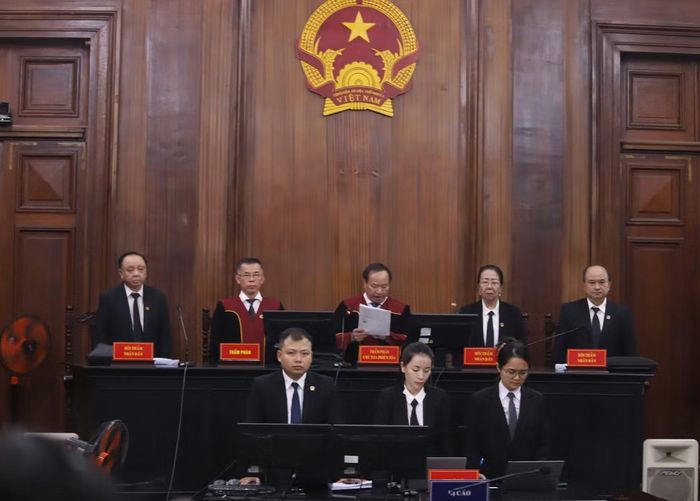 HĐXX phiên tòa VN10. Ảnh: Nguyễn Tiến.