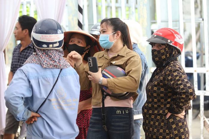 Nhiều người quen, bạn bè thân thiết của gia đình nạn nhân bàng hoàng về sự việc