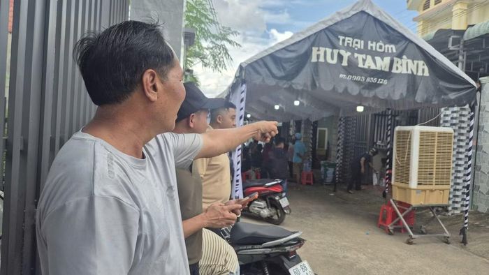 Ông Vũ Mạnh Hùng - một người dân sống lâu năm tại khu vực hiện trường - xót xa trước sự ra đi của các nạn nhân.