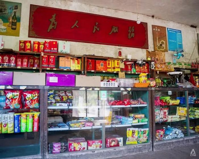Một hợp tác xã điển hình tại Trung Quốc trưng bày các mặt hàng nhu yếu phẩm địa phương (Nguồn: CNA)
