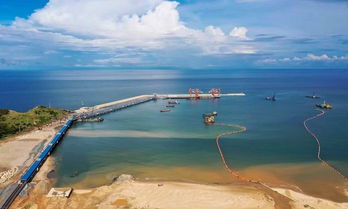 Khu vực cảng than thuộc Trung tâm Điện lực Quảng Trạch. Ảnh: Ngọc Tuấn