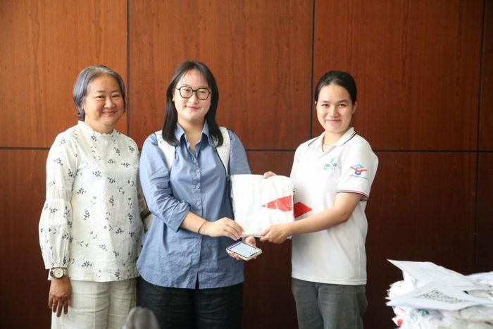 Đông đảo tân sinh viên và phụ huynh có mặt tại PVU để làm thủ tục nhập học.