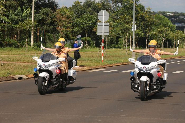 CSGT Công an tỉnh Đắk Lắk đảm bảo an toàn giao thông tại Lễ hội sầu riêng năm 2026