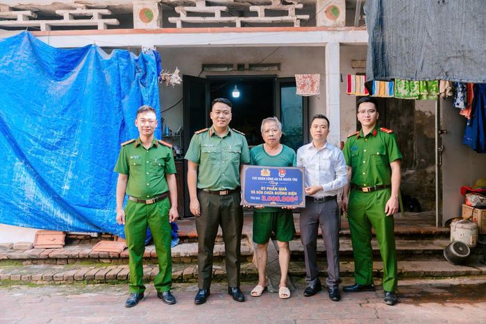Các đơn vị Công an tỉnh Hưng Yên triển khai các hoạt động sinh hoạt chính trị, đền ơn đáp nghĩa/ (Ảnh: CAHY).