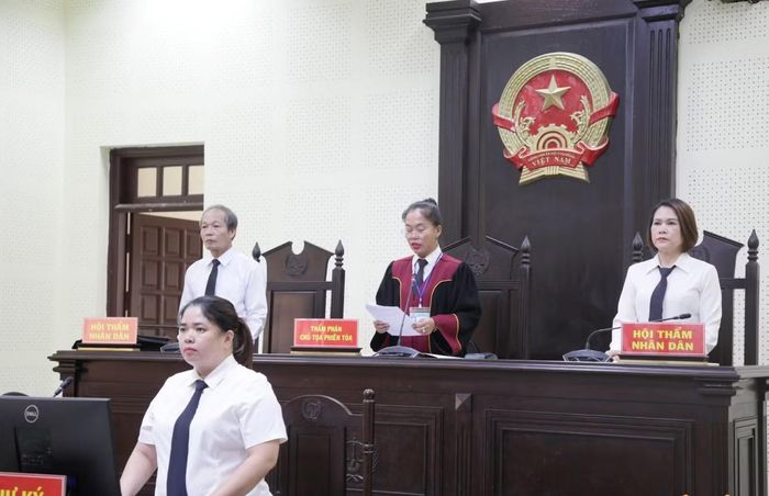 Hội đồng xét xử.