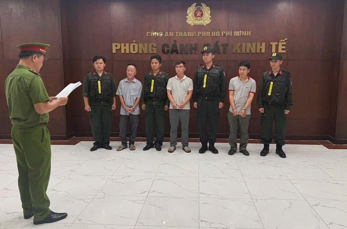 Công an khởi tố Nguyễn Duy Hiển, Ngô Mỹ Hoành và Võ Văn Nghề. Ảnh: CACC