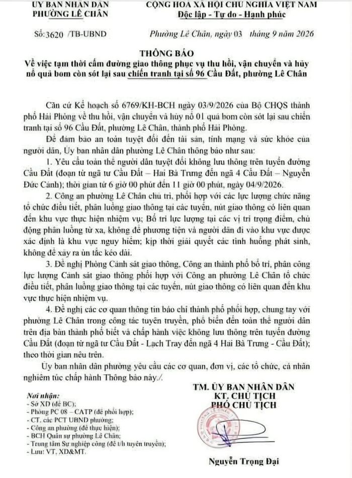 UBND Phường Lê Chân phát đi thông báo tạm cấm đường.