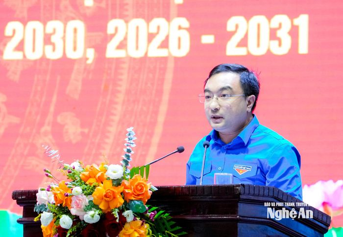 Đồng chí Hồ Phúc Hải - Phó Bí thư Thường trực phụ trách Tỉnh đoàn trình bày tham luận tại hội nghị. Ảnh: Phạm Bằng