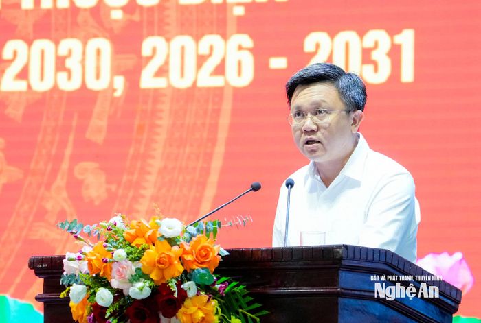 Đồng chí Võ Minh Thế - Bí thư Đảng ủy xã Đông Lộc trình bày tham luận tại hội nghị. Ảnh: Phạm Bằng