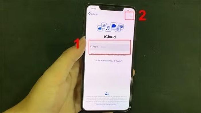  Đăng nhập tài khoản Apple ID và chọn Tiếp tục. 