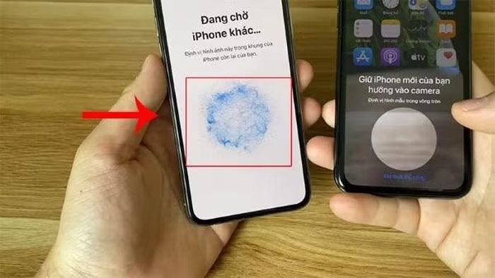  Sử dụng camera của iPhone cũ để quét mã QR hiển thị trên iPhone mới 