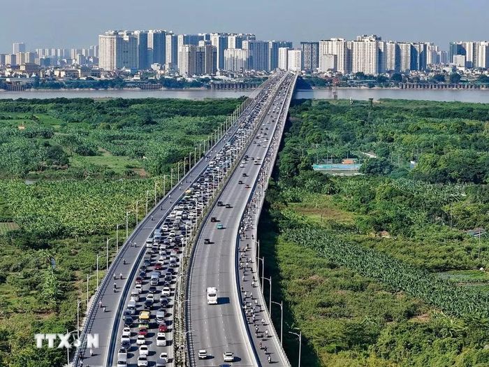 Ôtô ùn tắc dài trên cầu Vĩnh Tuy lúc 9h30 phút sáng 3/9/2026. (Ảnh: Trung Nguyên/TTXVN)