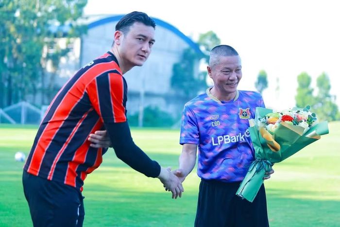 Huấn luyện viên Chu Đình Nghiêm (phải) sẽ có màn 'tái ngộ' đội bóng cũ Hải Phòng. (Ảnh: ninhbinhfc)