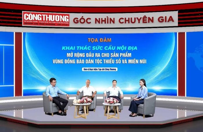 Các chuyên gia tham gia thảo luận tại tọa đàm i việc có thị trường ổn định." Đây là bài toán trăn trở được đặt ra tại Tọa đàm “Khai thác sức cầu nội địa, mở rộng đầu ra cho sản phẩm vùng đồng bào dân tộc thiểu số và miền núi.” (Ảnh: CTV/Vietnam+)