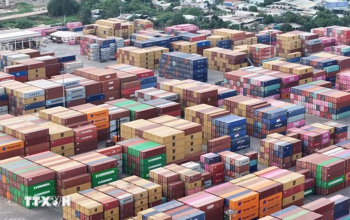 Container hàng hoá ở cảng SOWATCO Long Bình, thành phố Thủ Đức. (Ảnh: Hồng Đạt/TTXVN)