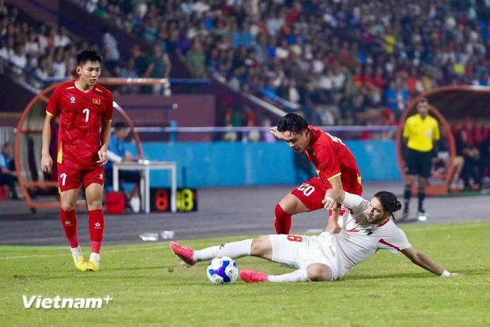 Sang hiệp hai, U20 Việt Nam đẩy cao sức ép để tìm kiếm bàn gỡ. (Ảnh: Việt Anh/Vietnam+)