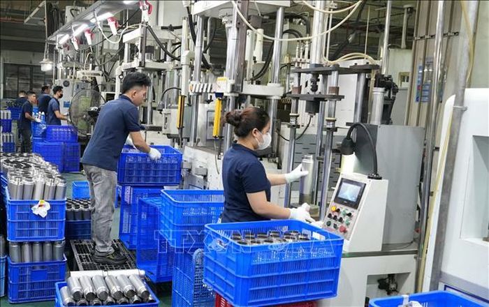 Dây chuyền sản xuất ứng dụng robot tự động của Công ty TNHH CAYI Technology Việt Nam, Khu công nghiệp Yên Phong II-C, tỉnh Bắc Ninh. Ảnh: Đồng Thúy/TTXVN