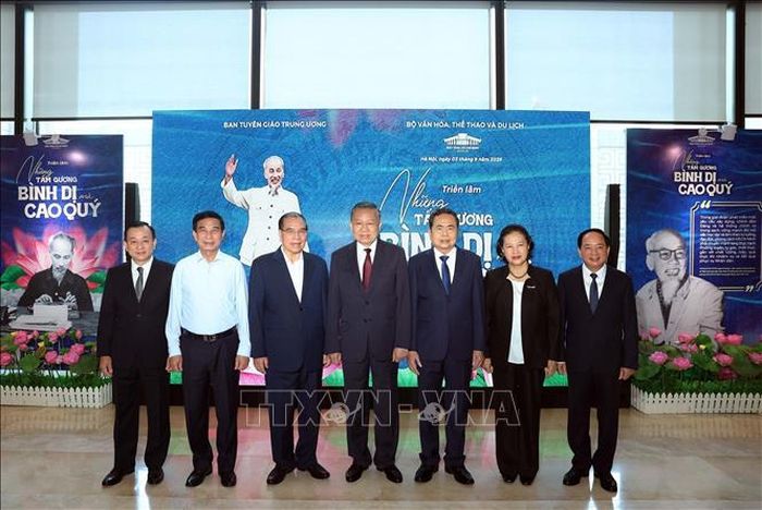 Tổng Bí thư, Chủ tịch nước Tô Lâm và các đồng chí Lãnh đạo, nguyên Lãnh đạo Đảng, Nhà nước dự hội nghị tại Nhà Quốc hội, Hà Nội. Ảnh: Thống Nhất/TTXVN
