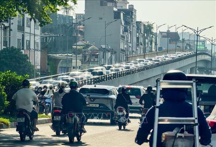 Từ 7 giờ 30 phút sáng 3/9/2026, dòng phương tiện nối dài trên đường Vành đai 2 ùn tắc cả hai chiều.