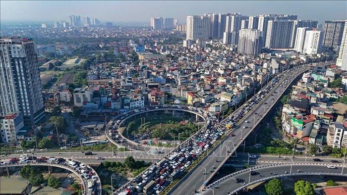 Vòng xuyến giao thông từ đường Minh Khai lên cầu Vĩnh Tuy vào hồi 10 giờ sáng 3/9/2026.