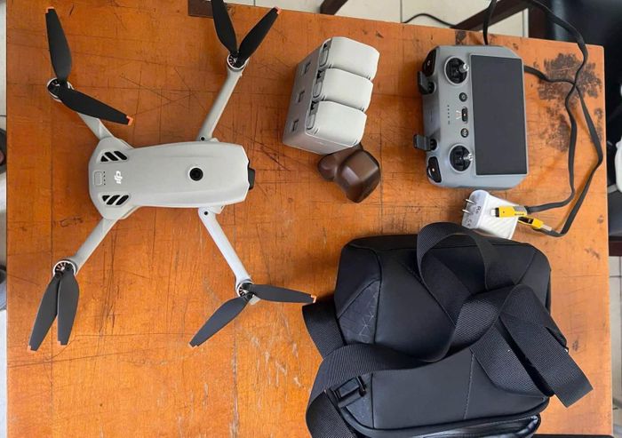 Các thiết bị flycam bị Công an thu giữ. Ảnh: CA TP Hồ Chí Minh