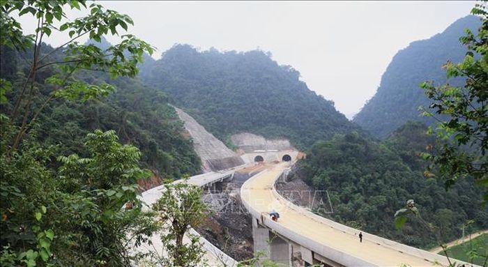 Thi công hầm Đông Khê trên cao tốc Đồng Đăng - Trà Lĩnh.