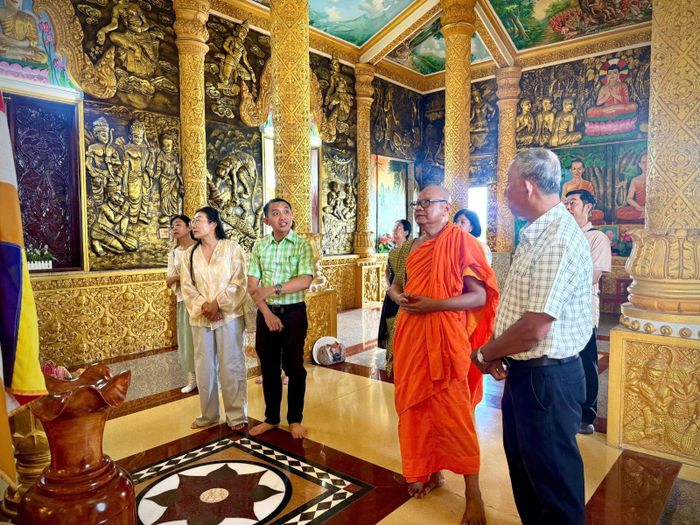 Chùa Khmer không chỉ là nơi sinh hoạt tín ngưỡng mà còn là không gian lưu giữ chữ viết, âm nhạc, nghệ thuật và phong tục truyền thống.